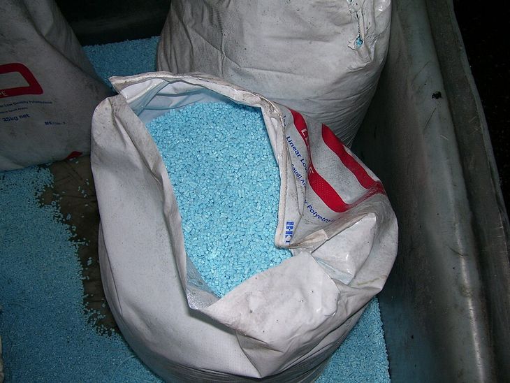 Los pellets, o bolitas de plástico, tienen aproximadamente 5 milímetros de diámetro y representan un peligro para la fauna marina. Los pellets, o bolitas de plástico, tienen aproximadamente 5 milímetros de diámetro y representan un peligro para la fauna marina.