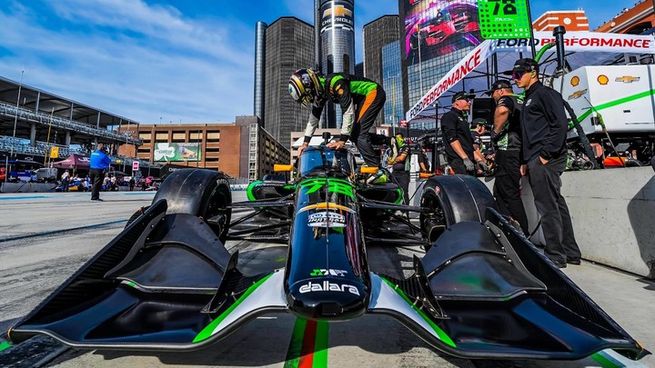Agustín Canapino marchaba 10° en el GP de Detroit de la IndyCar e igualaba su performance top (lo consiguió en Thermal, en una fecha no puntuable), pero un toquecito a la pared hizo que decayera su rendimiento y finalizara 12° en Estados Unidos.