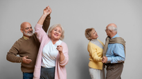 Por qué Harvard aseguró que las personas son más felices a partir de los 66 años