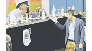 ámbito.com | ClaudioTapia y Marcelo Tinelli, dos candidatos a las próxima elecciones de AFA. Los clubes grandes, con el  aval del empresario televisivo, quieren crear una superliga; los del interior, que apoyan a “Chiqui”, se oponen.