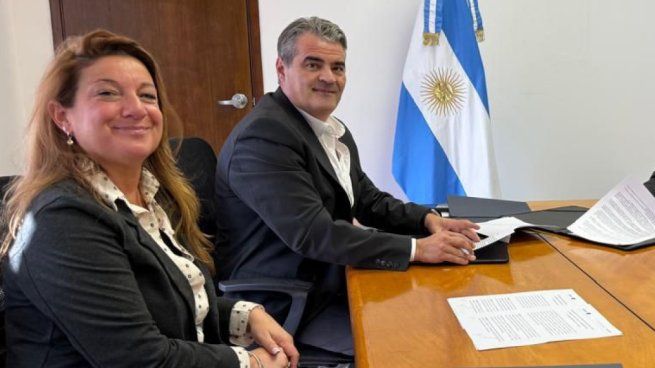 Fernando Omar Bearzi (director ejecutivo) y Paula Amor (secretaria general), de ANSES.