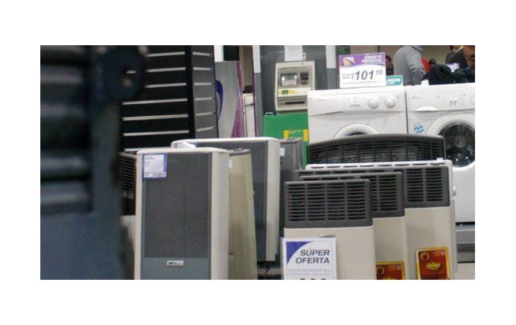 Ventas minoristas cayeron 4,5% en febrero