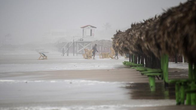 Conagua advierte la formación de una tormenta tropical. 