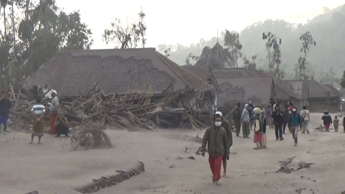 at least 14 dead and thousands of refugees from the eruption of a volcano