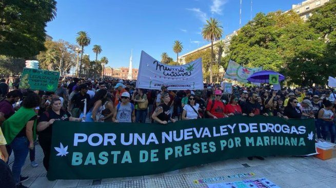 Activistas cannábicos y de derechos humanos se manifestaron en distintas ciudades del país, exigiendo la reforma de la actual Ley de Drogas 23.737 y el fin de la criminalización de los usuarios de cannabis.