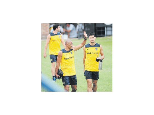 Burdisso analiza la posibilidad de emigrar de Boca ante una oferta interesante. Arsenal asoma como eventual destino del defensor.