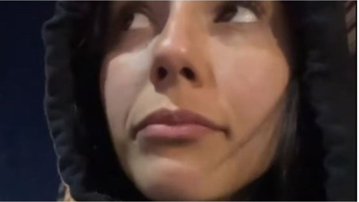 A girl wanted to surprise her girlfriend at work and discovered a harsh betrayal