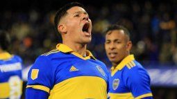 Marcos Rojo celebrates with the people of Boca 