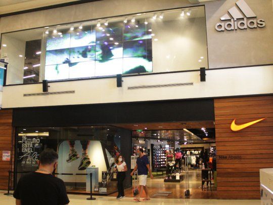 Reabren los shopping en CABA con precios altos pero descuentos.