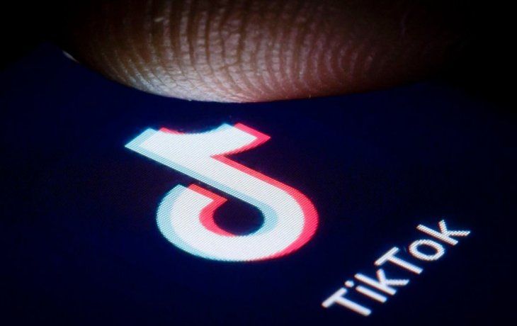 El sábado la popular aplicación, muy centrada en el mercado joven, confirmó un proyecto para crear una asociación con Oracle como socio tecnológico y con Walmart como aporte comercial para Estados Unidos. El sábado la popular aplicación, muy centrada en el mercado joven, confirmó un proyecto para crear una asociación con Oracle como socio tecnológico y con Walmart como aporte comercial para Estados Unidos.
