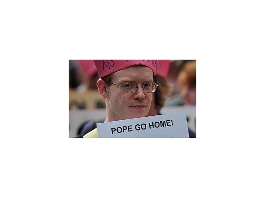Uno de los integrantes de la coalición Protest the Pope.