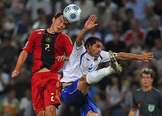 Arriba. Alemania lidera el grupo 4 y va camino al Mundial. Venció 2-0 a Azerbaiyán.