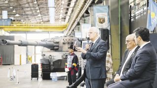 Encuentro. Jorge Taiana en el Batallón de Arsenales 601 del Ejército