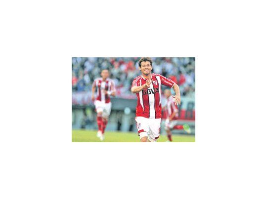Rodrigo Mora no gritó ningún gol en este torneo Final y perdió la titularidad; ahora Ramón Díaz lo haría jugar de volante por derecha para tener más llegada.