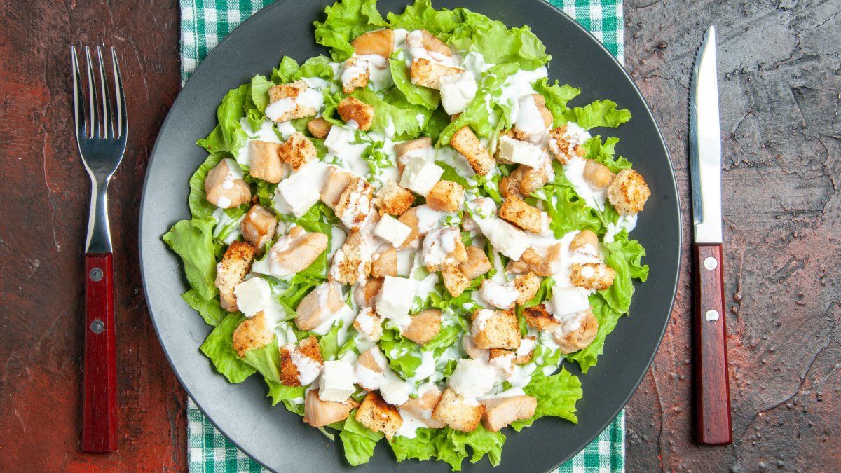 Caesar salad turns 100: the unique story of its origin linked to “Prohibition”