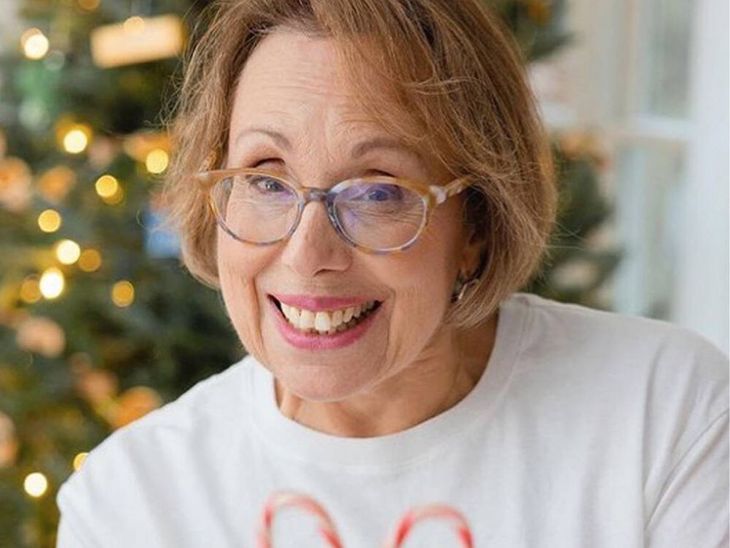 Babs Costello es la abuela viral de TikTok que explica cómo resolver problemas domésticos.