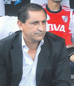 Ramón Díaz , expulsado el domingo ante San Lorenzo, deberá cumplir con una fecha de inhabilitación y no podrá estar en el banco ante Colón.