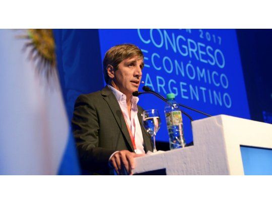 El ministro de Finanzas, Luis Caputo en la Expo EFI.