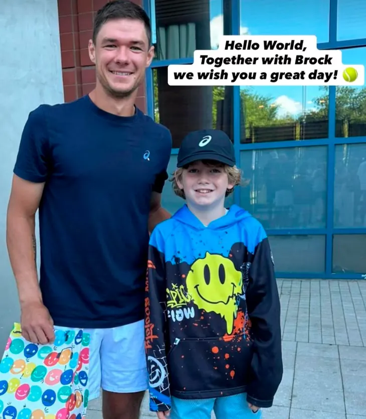 There was a happy ending for the young man who expected a gift from the tennis player. There was a happy ending for the young man who expected a gift from the tennis player.