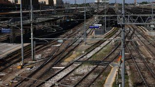 Una de las estaciones más afectadas es la de Bolonia, que conecta ciudades del norte y del sur, y de este a oeste. Una de las estaciones más afectadas es la de Bolonia, que conecta ciudades del norte y del sur, y de este a oeste.