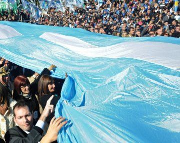 La verdadera historia de la bandera argentina de Belgrano a 207 años de su creación