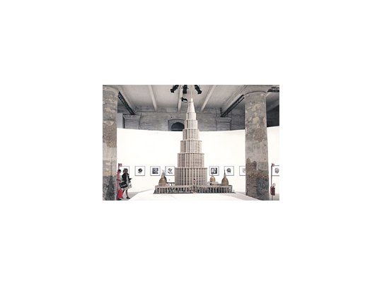 El “Palacio Enciclopédico” que  da título a Venecia  2013, una edición que nuevamente invita a repensar el modelo de la bienal aparentemente agotado, pero que, en su inmensidad e incluso en su caos, alberga arte digno de ver.