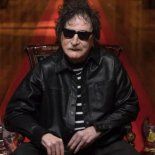 Charly García permanece internado en una clínica porteña tras una cirugía programada. Charly García permanece internado en una clínica porteña tras una cirugía programada.