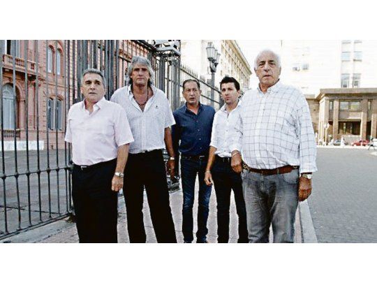 Coordinados. Los referentes del transporte debatirán hoy y mañana una acción de protesta conjunta para la semana que viene. En todos los gremios la queja es común por el peso del Impuesto a las Ganancias en salarios.