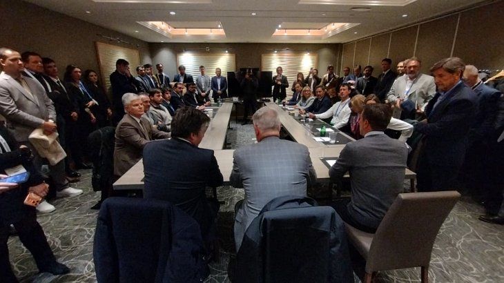 Reunión en PDAC 2026. Directivos de Vicuña y autoridades del gobierno de San Juan con el ecosistema de proveedores mineros. Reunión en PDAC 2026. Directivos de Vicuña y autoridades del gobierno de San Juan con el ecosistema de proveedores mineros.