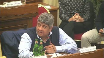 pablo moyano diserto en el vaticano con guino del papa