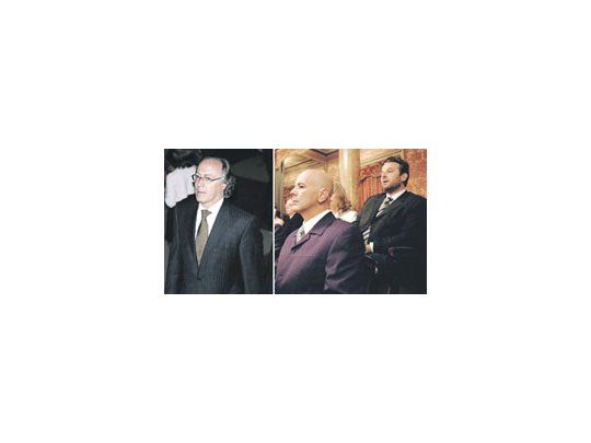 GuillermoNielsen (izq.),JorgeTelerman ydetrás SergioBeros. En elColón, elmiércoles ala noche,donde elministro seenteró deque estabadespedido.