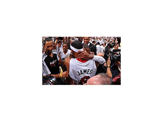 Wade fue la figura del partido con 34 puntos.