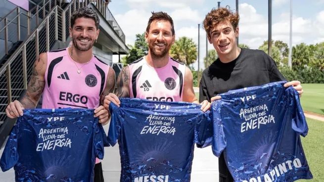 La foto entre Lionel Messi, Franco Colapinto y Rodrigo De Paul se dio en la previa del GP de Miami.