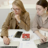 Inquilinas hacen cuentas sobre cuál será el nuevo ajuste de su contrato de alquiler que debe actualizarse por estos días Inquilinas hacen cuentas sobre cuál será el nuevo ajuste de su contrato de alquiler que debe actualizarse por estos días