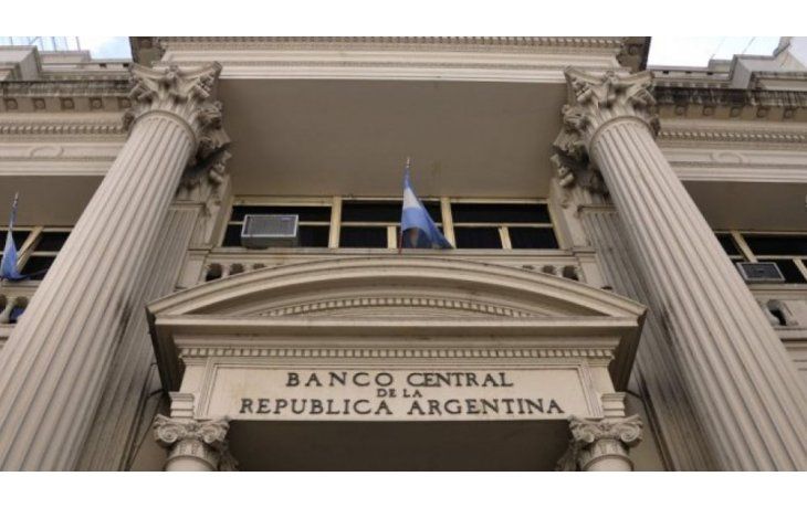 Luis Caputo definió que la mayor parte de las utilidades que el BCRA pondrá a disposición del Tesoro se usará para recomprar Letras Intransferibles en poder de la autoridad monetaria. Luis Caputo definió que la mayor parte de las utilidades que el BCRA pondrá a disposición del Tesoro se usará para recomprar Letras Intransferibles en poder de la autoridad monetaria.