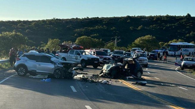 Las víctimas, todas de Córdoba, se trasladaban en un Nissan y un Peugeot cuando ocurrió el impacto fatal.