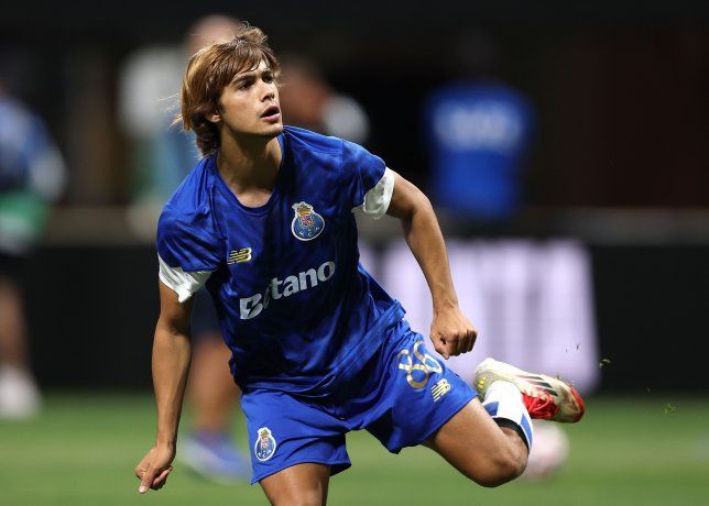 La joyita portuguesa ya se enfrentó a Messi en el Mundial de Clubes de la FIFA. La joyita portuguesa ya se enfrentó a Messi en el Mundial de Clubes de la FIFA.