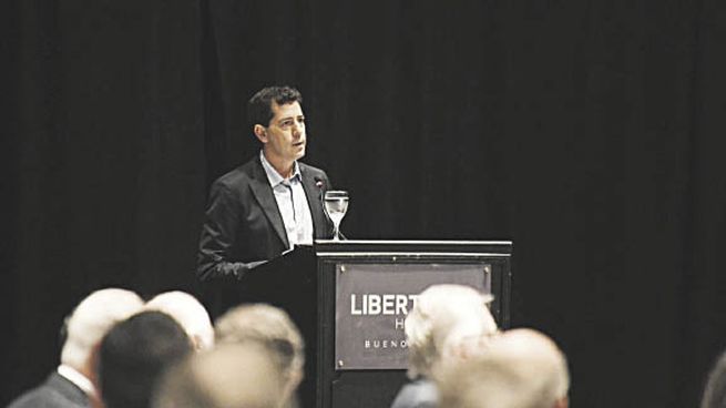 Chip. Wado de Pedro, aseguró ante más de 80 empresarios del sector petrolero que la Argentina no es una sociedad fracasada, sino que “tiene que cambiar el chip, poner en valor a los líderes positivos y generar un modelo productivo a largo plazo”.