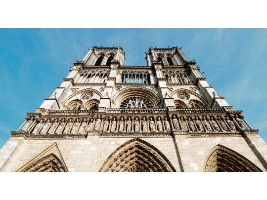 Emblema. Unos 14 millones de turistas pasan por año por la mítica Catedral de París: aseguran que sigue siendo segura para ser visitada .