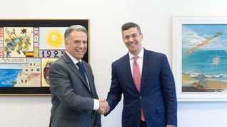 El candidato presidencial del Frente Amplio, Yamandú Orsi, mantuvo un encuentro con el presidente de Paraguay, Santiago Peña.