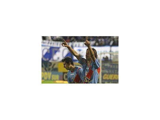 Arsenal ganó, sumó en la tabla de los promedios, y privó a Godoy Cruz de seguir como único escolta de Vélez.