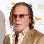 Rourke tuvo que dejar su casa en Los Ángeles. Rourke tuvo que dejar su casa en Los Ángeles.