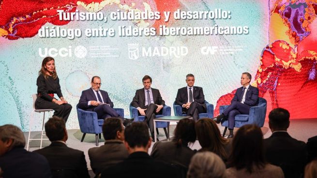 El Jefe de Gobierno, Jorge Macri, junto a José Luis Martínez-Almeida, alcalde de Madrid; Sergio Díaz Granados, presidente del Banco de Desarrollo de América Latina y el Caribe (CAF); Miguel Romero, alcalde de San Juan de Puerto Rico, y Almudena Maíllo, secretaria general de UCCI.