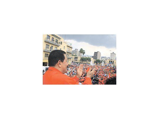 Acosado por la recesión, la inflación y el auge del delito, Hugo Chávez debió ponerle el cuerpo a la campaña para las elecciones legislativas del domingo. La oposición espera dar la sorpresa.
