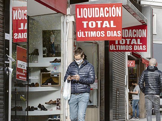 Desde el lunes en la Ciudad de Buenos Aires, se sumarán los comercios ubicados en avenidas de alta circulación, incluidos los de indumentaria y calzado, menos en los centros de trasbordo.