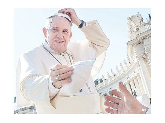 El Vaticano confirmó ayer que el papa Francisco pasará por Cuba en septiembre antes de llegar, como estaba previsto, a Estados Unidos. Será una ocasión para reforzar la mediación que llevó a la histórica reconciliación entre ambos países.