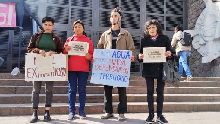 Protesta contra el RIGI en las afueras de la Legislatura de Jujuy.