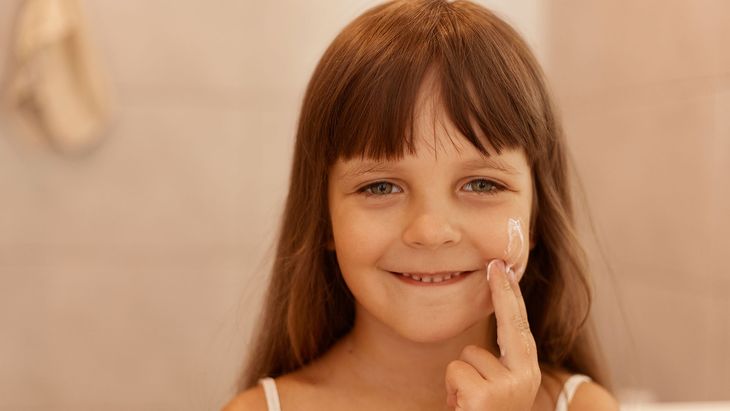 Kits de maquillaje, esmaltes y perfumes circulaban sin autorización ni controles higiénicos. Kits de maquillaje, esmaltes y perfumes circulaban sin autorización ni controles higiénicos. 