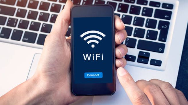 &nbsp;El secreto del botón oculto para tener wifi sin escribir contraseñas eternas