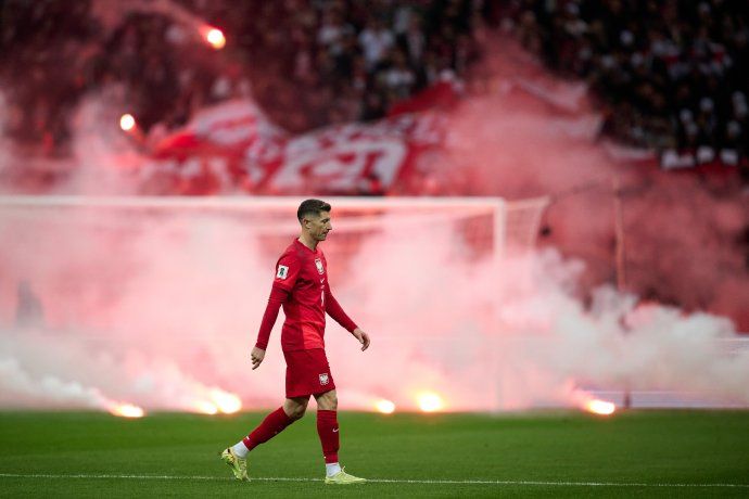 El delantero polaco, una de las estrellas más importantes del fútbol, se juega su lugar en la Copa del Mundo. El delantero polaco, una de las estrellas más importantes del fútbol, se juega su lugar en la Copa del Mundo.